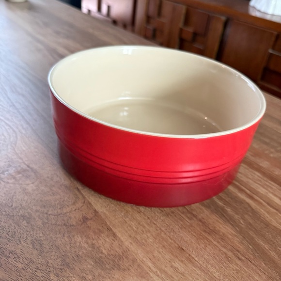 Le Creuset 2.5 Qt Soufflé Dish Cerise - Picture 1 of 4